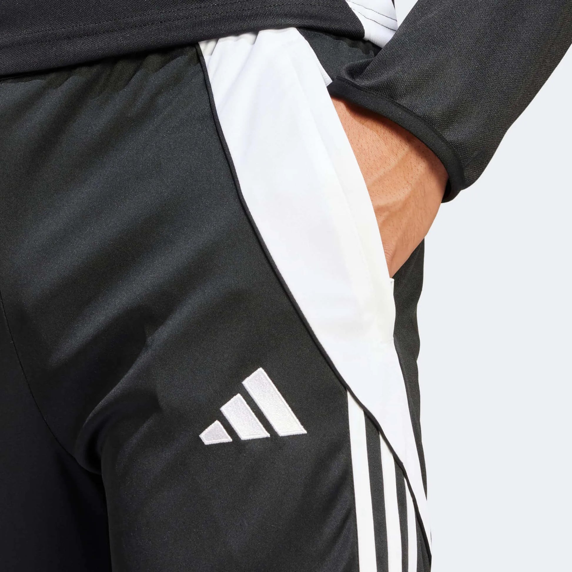 adidas Men's Tiro 24 3/4 Pant (Detail 1)